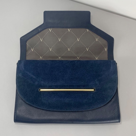 Vince Camuto Convertible Clutch / Purse with Gold Chain Shoulder Strap - Picture 9 of 13